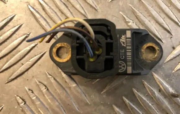 Volkswagen PASSAT B7 Airbag deployment crash/impact sensor 3C0907651