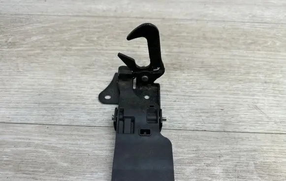 Audi A8 S8 D4 4H Engine bonnet/hood lock/latch loop/hook 4H0823485C
