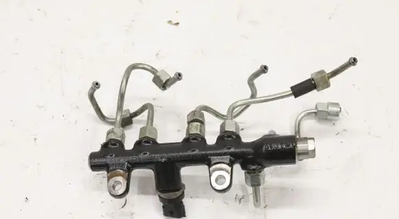 Fuel injector supply line/pipe