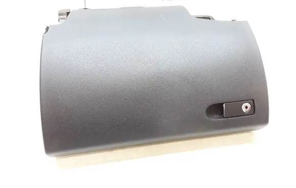Mercedes-Benz C W204 Glove box