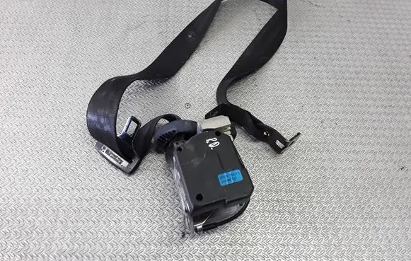 Skoda Octavia Mk1 (1U) Front seatbelt 1U4857702C
