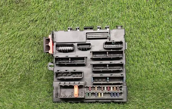 Opel Vectra C Power management control unit 13142520 519064018