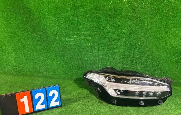 Volvo XC90 Headlight/headlamp 31655703 89915180