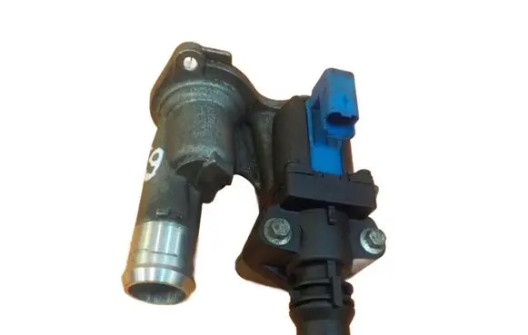 Volvo S60 Thermostat/thermostat housing BM5G9K478AA