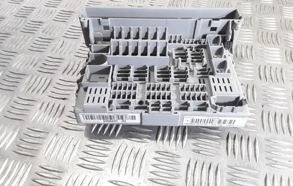 BMW 1 E81 E87 Fuse module 10688701 690660703