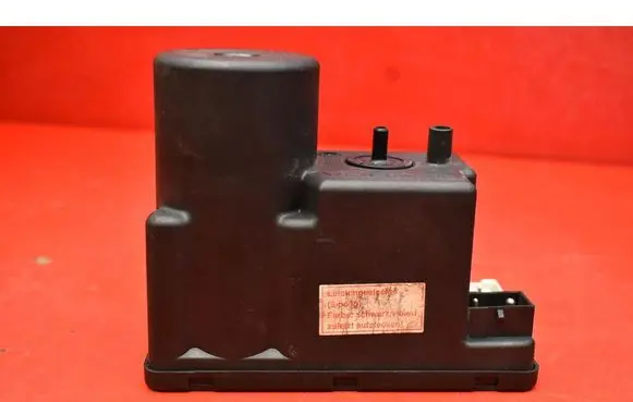 Audi A4 S4 B5 8D Central locking vacuum pump 4A0862257A