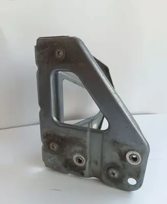 Audi A6 S6 C6 4F Fender mounting bracket 4F0821135