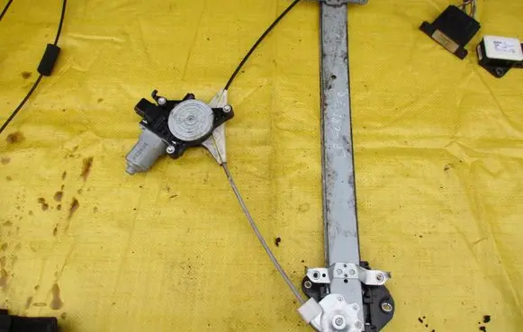Subaru Forester SH Front door window regulator with motor