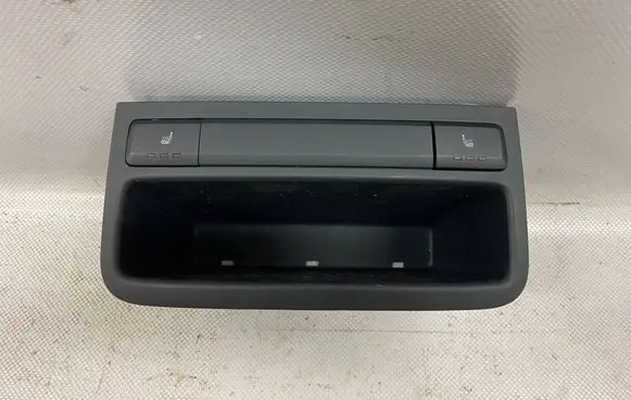 Volkswagen Touareg II Other interior part 7P6863092