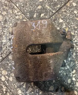 Volkswagen PASSAT B6 Front brake caliper