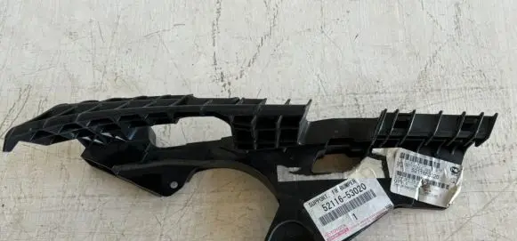 Lexus IS 220D-250-350 Front bumper mounting bracket 52116-53020