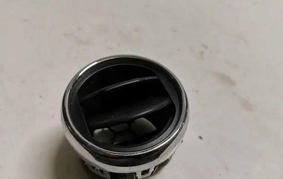 Ford Mustang V Dash center air vent grill