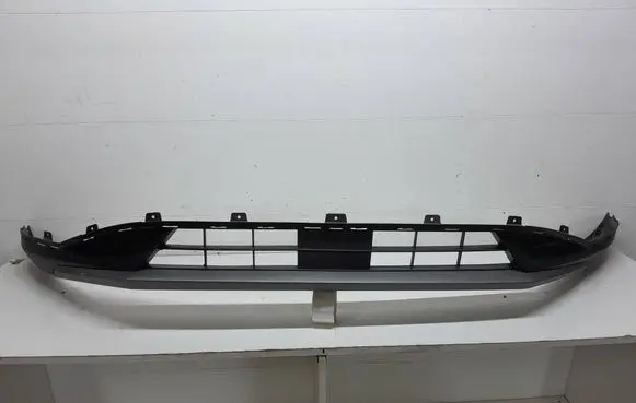 Front bumper lip