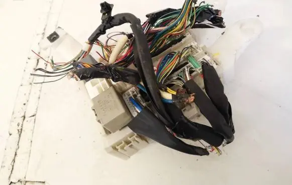 Toyota Auris 150 Fuse box set 8273002140a 82730-02140-a