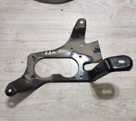 Jeep Grand Cherokee Fuel filter bracket/mount holder 68084905AG