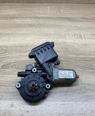 Toyota Corolla Verso E121 Front door window regulator motor 698200F010 LEFTSIDE