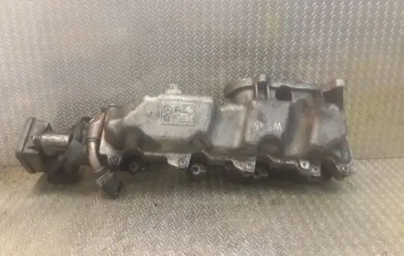 Mercedes-Benz B W245 Intake manifold 6400901037 A6400901037