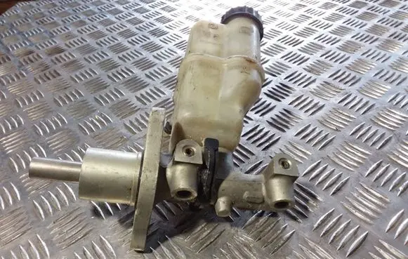 Peugeot 407 Master brake cylinder 9646980980