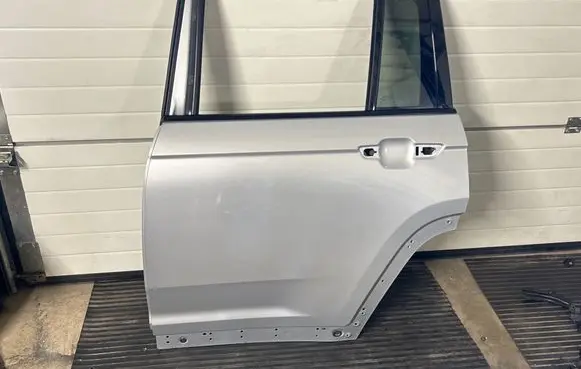 Jeep Grand Cherokee WL Rear door