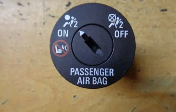 Opel Mokka Passenger airbag on/off switch 13577258