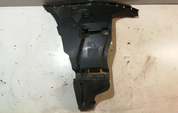 Volvo V70 Front bumper mounting bracket 08693182