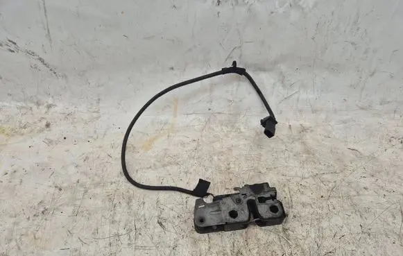 Volkswagen Golf VI Engine bonnet/hood lock/catch 