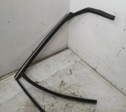 Ford Fusion II Rear door glass trim molding