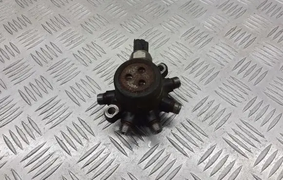 Ford Focus Fuel distributor 4M5Q-9D280-DB