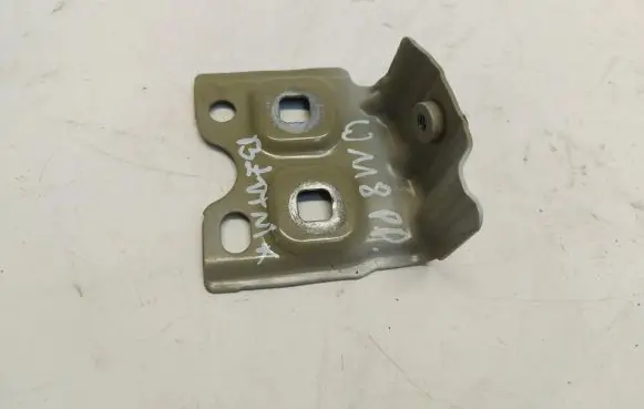 Fender mounting bracket