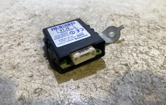 Toyota Prius (XW20) Door control unit/module 8999347011 3833AASAT2 48411010241