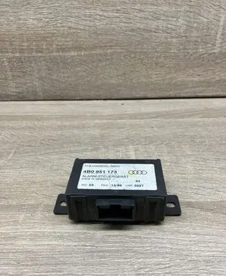Audi A4 S4 B5 8D Alarm control unit/module 4B0951173