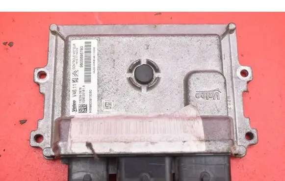 Peugeot 208 I Engine control unit/module ECU 9805895780