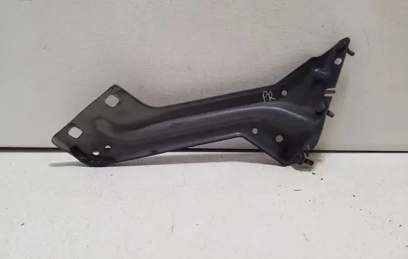 Audi Q5 SQ5 Fender mounting bracket 8R0821136