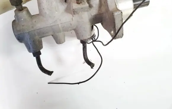 Volkswagen Golf IV Master brake cylinder