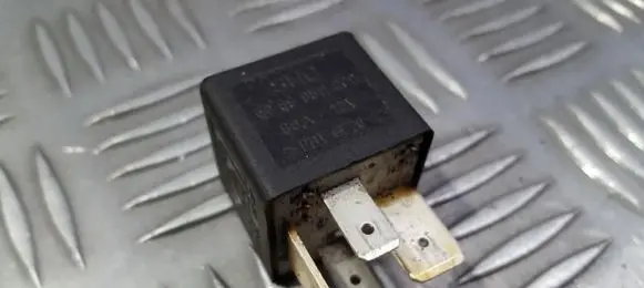 Audi A4 S4 B5 8D Other relay 443951253J 899511000