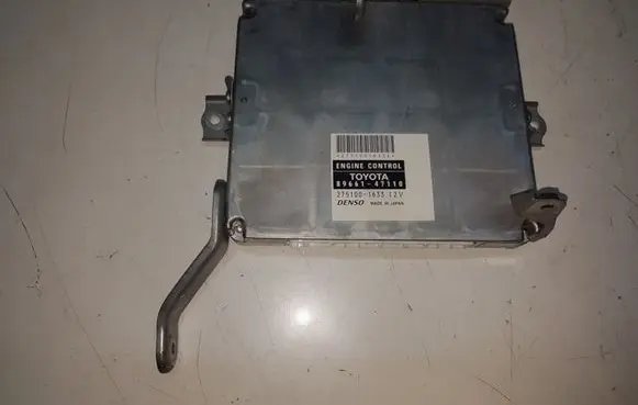 Toyota Prius (XW20) Engine control unit/module 8966147110 2751001633
