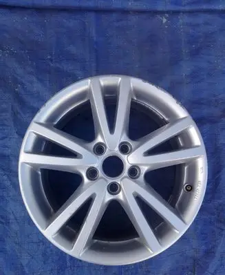 Volkswagen Golf V R17 alloy rim 