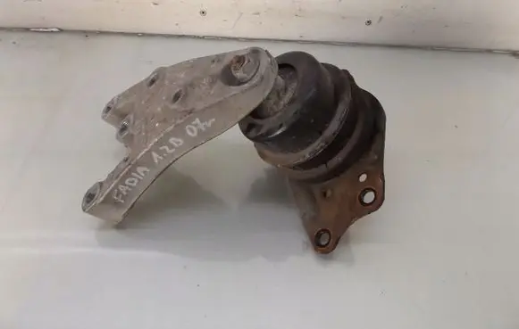 Skoda Fabia Mk2 (5J) Engine mounting bracket 6Q0199183S