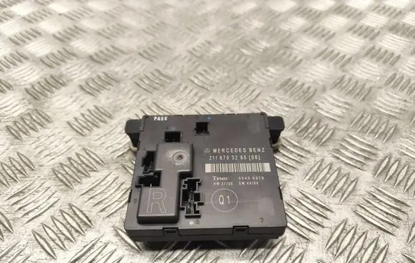 Mercedes-Benz E W211 Door control unit/module 2118703285 00406079