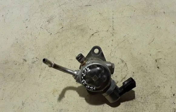 Volvo V60 Fuel injection high pressure pump 31437903