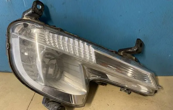 Peugeot 508 Front fog light 9670476180