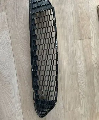 Ford Focus Front bumper upper radiator grill