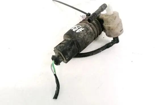 Volkswagen Touareg I Windscreen/windshield washer pump