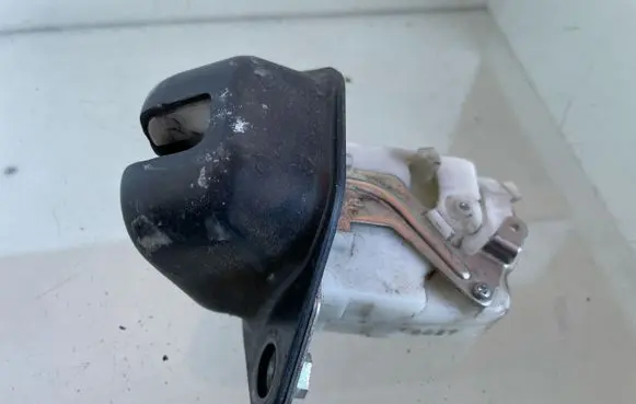 Volkswagen Golf IV Tailgate/trunk/boot lock/catch/latch 8827