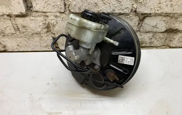 Audi Q3 8U Brake booster 5N1614105J
