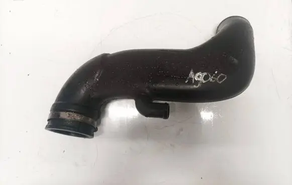 Opel Zafira B Air intake hose/pipe 55561910