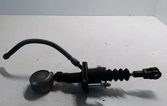 Opel Zafira A Clutch master cylinder 90581565