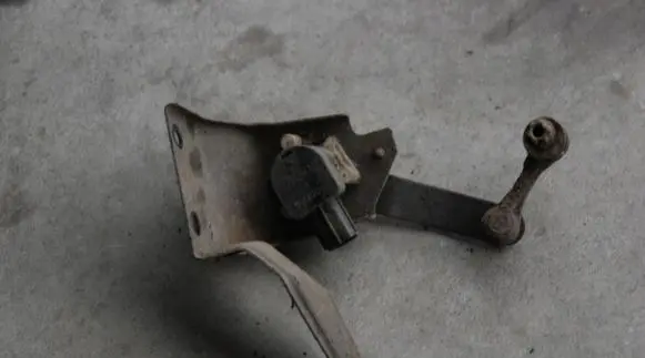 Lexus IS 220D-250-350 Rear air suspension level height sensor 200KM