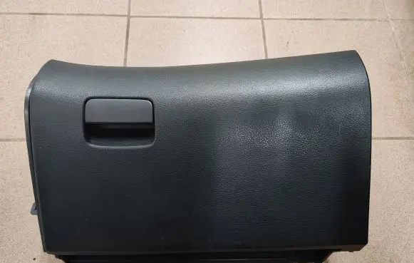 Glove box