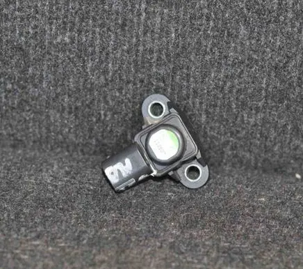 Mercedes-Benz A W176 Air pressure sensor A0051535028